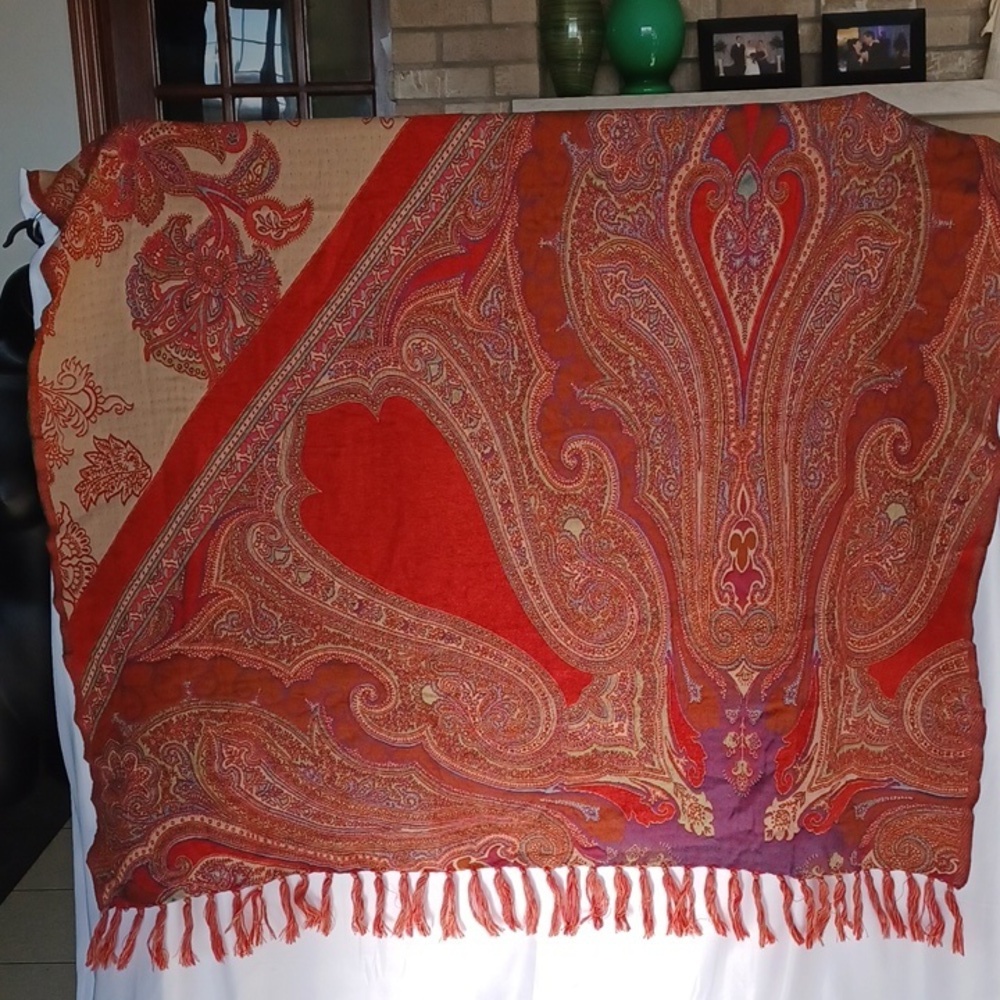 Surya Indira Wool Blend Throw, 50x70, EUC